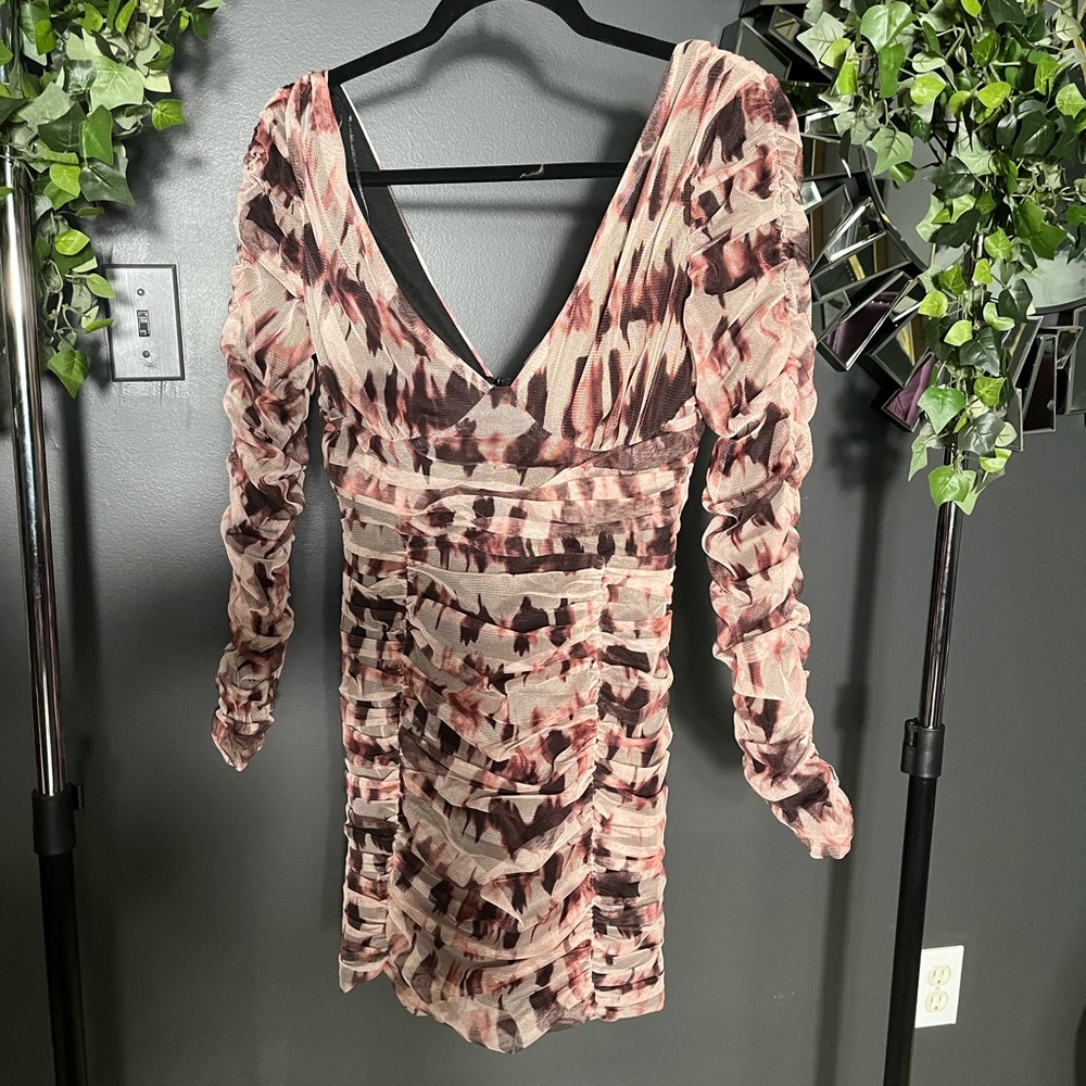 Super cute dress with ruching, never worn!